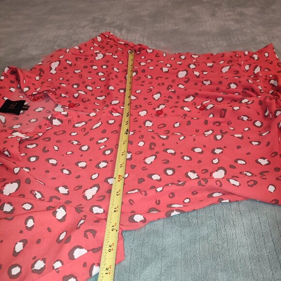 Red Brown Cheetah Print Blouse Top Shirt W5 Size M Flowy Material Elegant Comfy - Picture 4 of 6